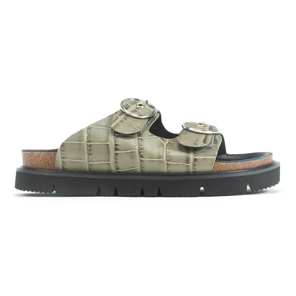 Circle Buckle Lowform Sandal